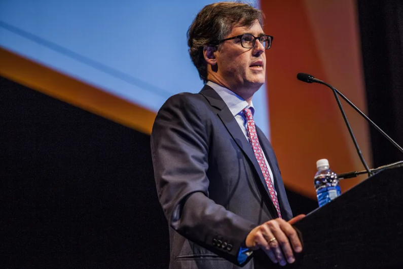 Coatue is in the process of raising $1 billion to invest in AI initiatives.
